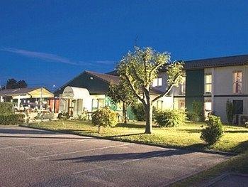 Logis Hotel Horus Restaurant Les Bruyeres Toulenne Exterior foto