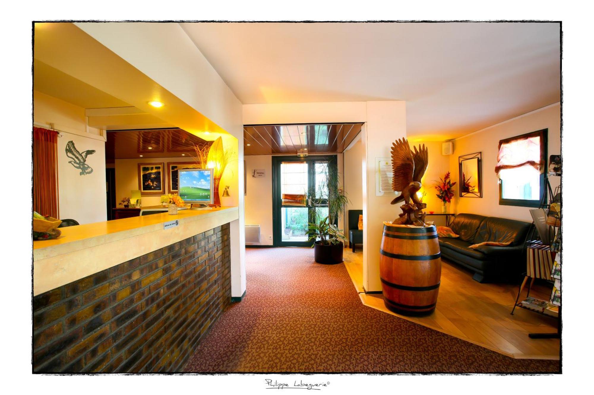 Logis Hotel Horus Restaurant Les Bruyeres Toulenne Exterior foto
