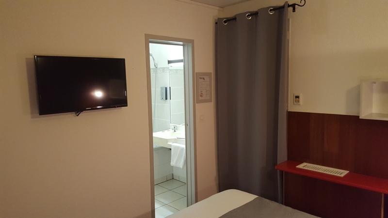 Logis Hotel Horus Restaurant Les Bruyeres Toulenne Exterior foto